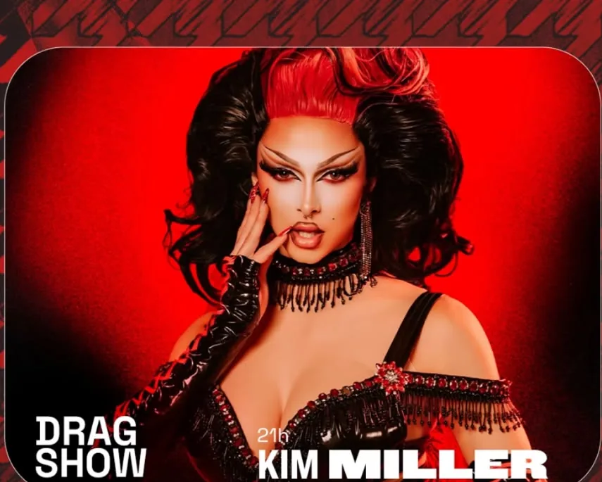 Artista drag Kim Miller con estilismo rojo y negro
